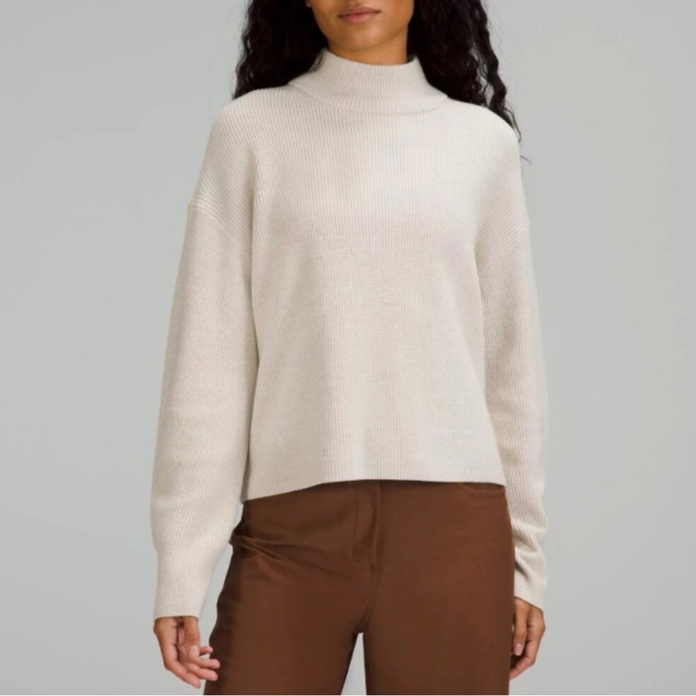 Lululemon Women’s Merino Wool Blend Mock Neck Ribbed Sweater Beige Size 10